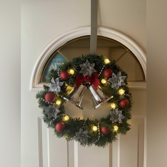 Handmade Light Up Wreath - Picture 4 of 5